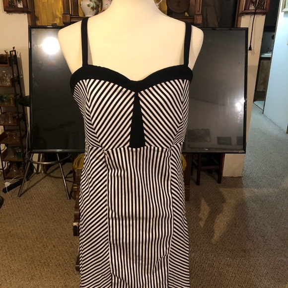 torrid Dresses & Skirts - EUC! Torrid Sleeveless Dress 16